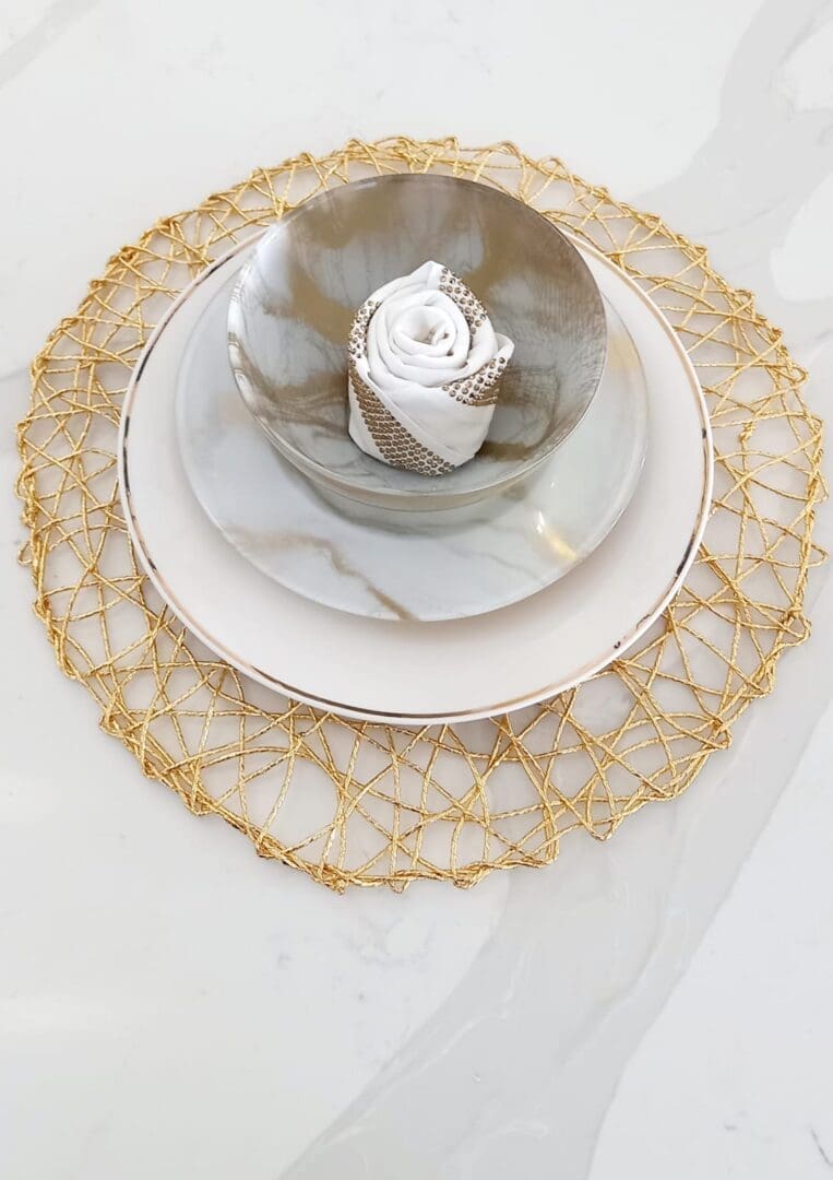 Gold-White Marble Plates